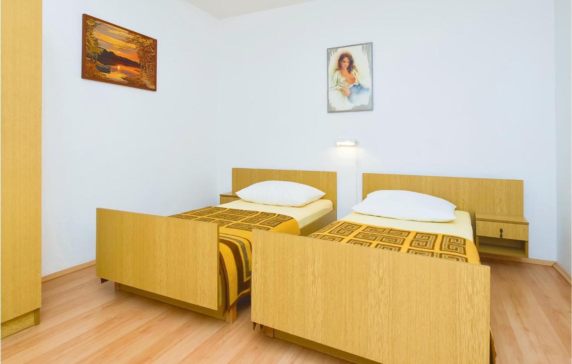 Beautiful Apartment In Omis With Wifi Exterior foto