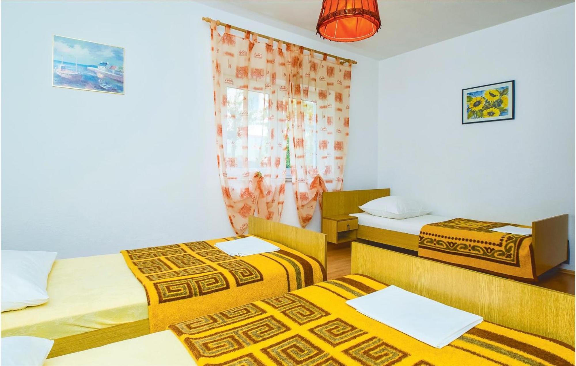 Beautiful Apartment In Omis With Wifi Exterior foto