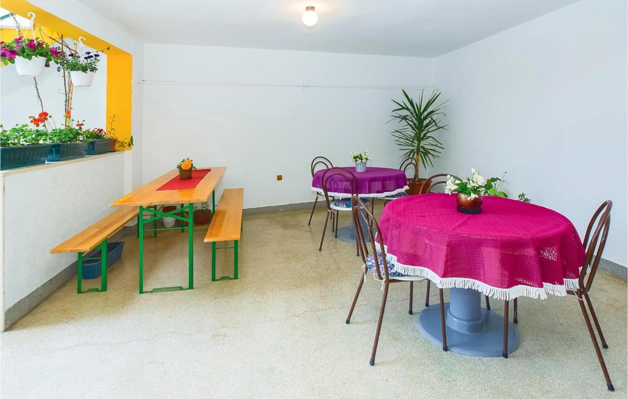 Beautiful Apartment In Omis With Wifi Exterior foto